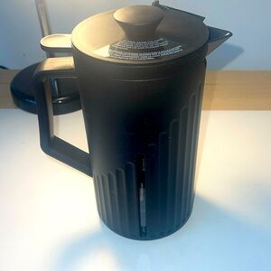New- Starbucks coffee Press. 8 cups
